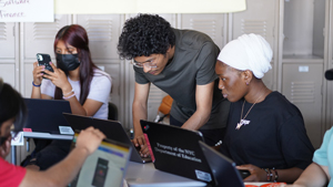 photograph >> mentor works with youth innovation participants from International Community High School in the south Bronx >> 2022-08-04 >> MetaBronx